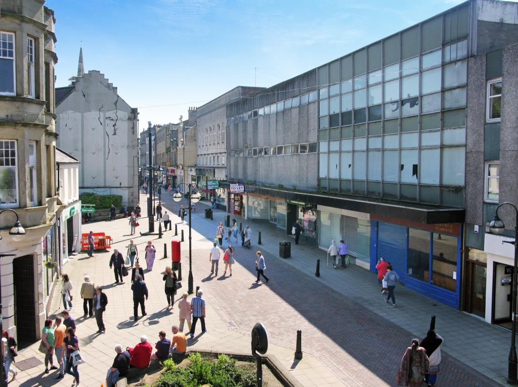 Lot: 77 - PORTFOLIO OF HIGH STREET COMMMERCIAL PREMISES (PART LET) - Alternative view of the units on High Street Falkirk